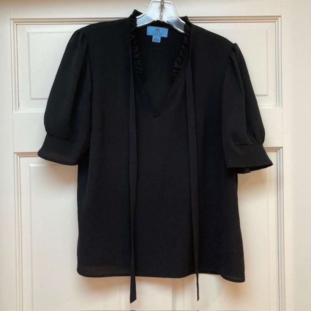 CeCe Short Sleeve Ruffle V Neck tie blouse in Black size S